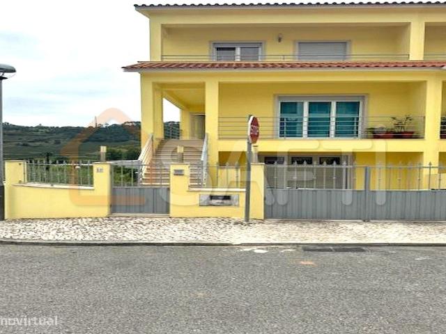 Moradia Geminada T3 em Santa Catarina, Caldas da Rainha