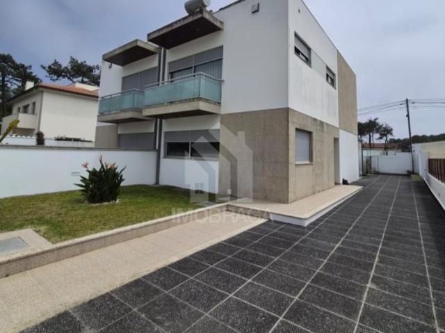 Moradia Geminada T3 + Escritório com Piscina Aquecida a 50 Metros da Praia | Apúlia