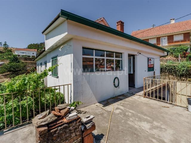 Moradia Geminada T3 / Fundão, Aço