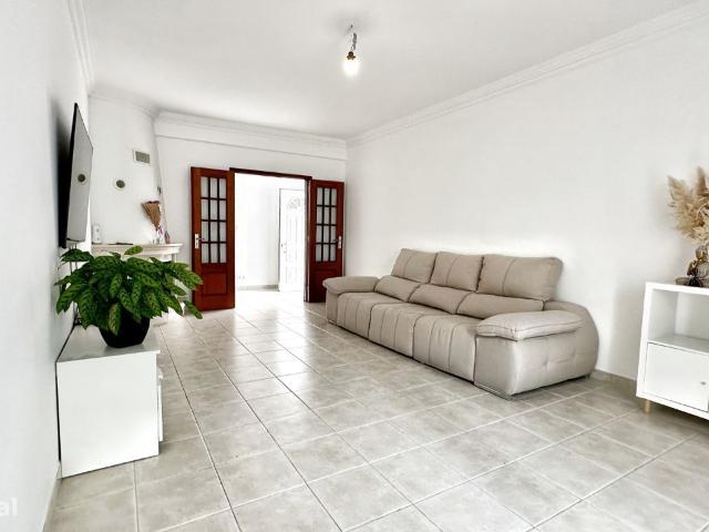 moradia geminada T3 localizada na quinta do conde