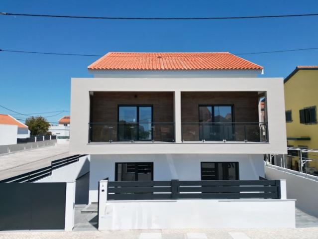 Moradia geminada T3, Quinta do Conde Sesimbra