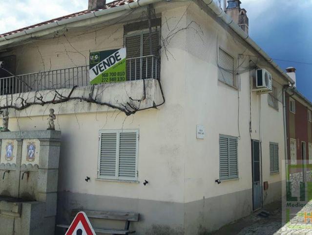 Moradia Geminada T3 situada em Monfortinho | 26061639348