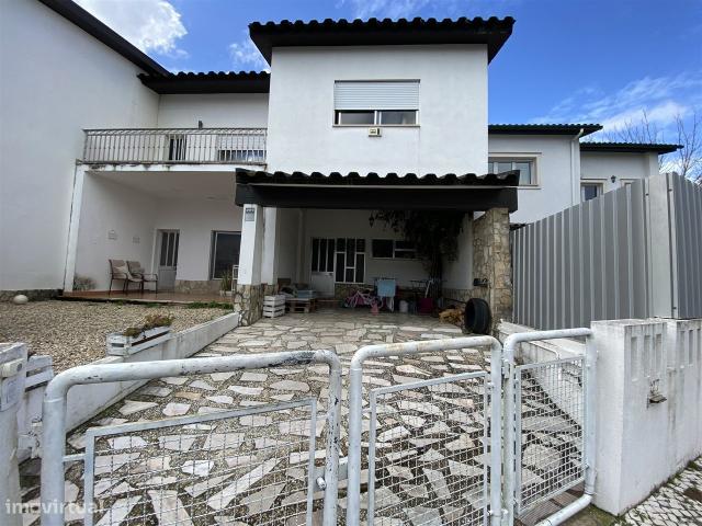 Moradia geminada T3/ Terrao / Vale Sepal / Marrazes / Leiria