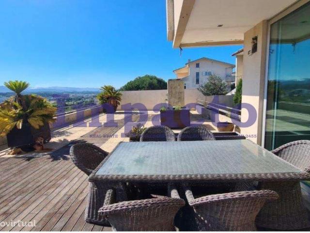 Moradia Geminada T3 em So Joo da Madeira