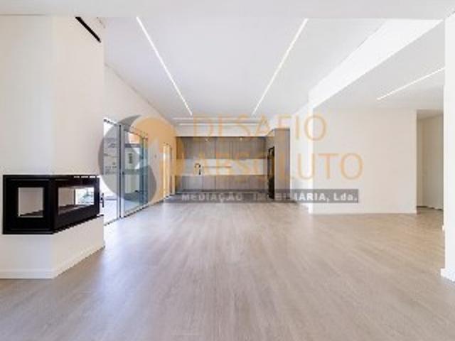 Moradia geminada térrea T1+2