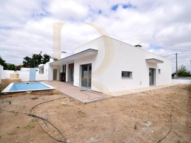 Moradia geminada térrea nova com piscina e garagem em Brejos. 0m² Azeitão São Lourenço e São Simão