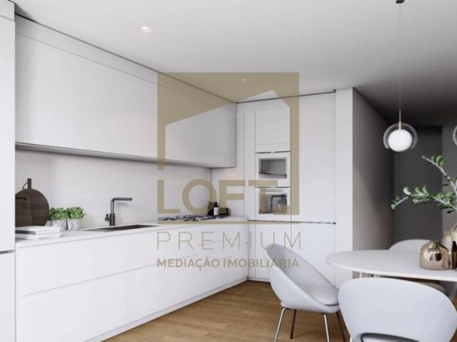 Moradia geminada V4 em Gaveto Condominio Fechado c/ Piscina