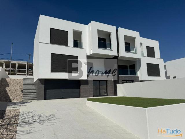 Moradia Geminada V4 | 26084075719