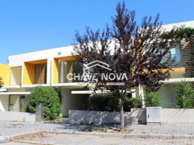 Moradia Geminada V5 em Pedroso