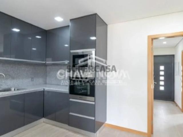 Moradia Geminada V2 Renovada em Arrifana, S. M. da Feira