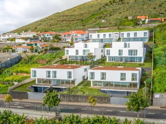 Moradia Geminada V3 Casas Brancas