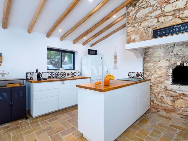 Moradia geminada V3 renovada para venda com piscina privada. 174m² Boliqueime