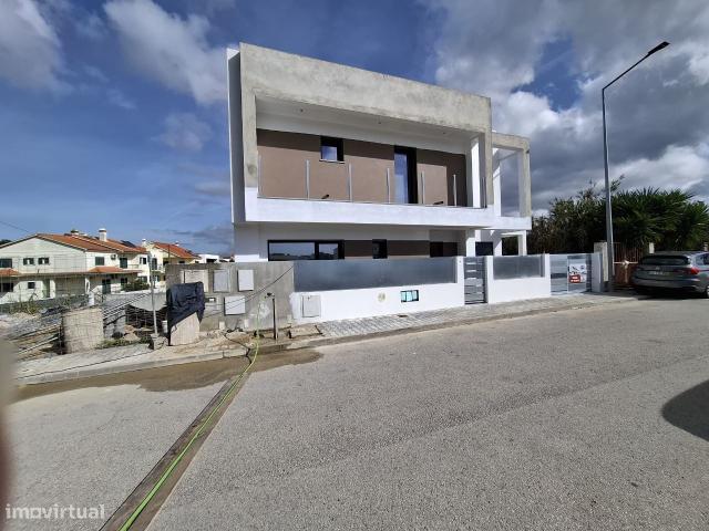 Moradia Geminada, 4 quartos, Seixal, Amora