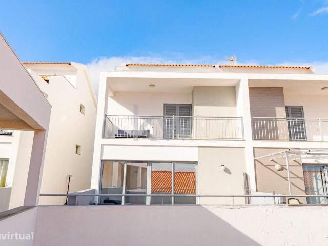 Moradia Geminda T2 com soto Habitvel