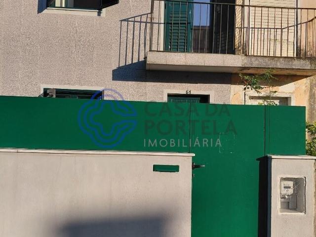 Moradia germinada T2 no Porto inada T2 no Porto localizada em zona habitacional bem tranquila