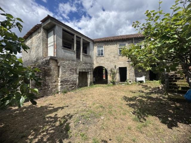 Moradia, granito p/recuperar Oliveira de Frades