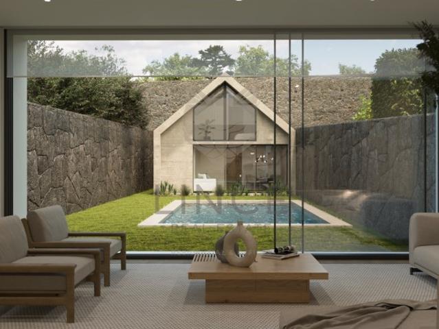 Moradia histórica com garagem a 200 metros praia