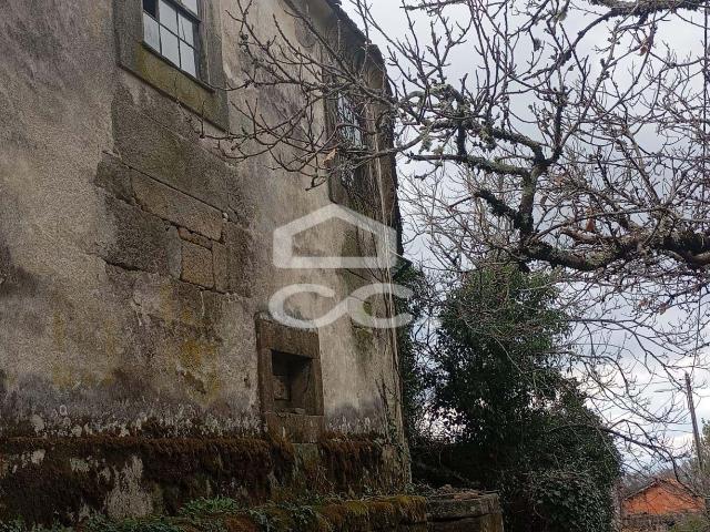 Moradia histórica com jardim em Vouzela