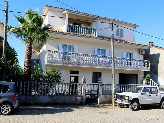 Moradia, Izeda Calvelhe Paradinha Nova