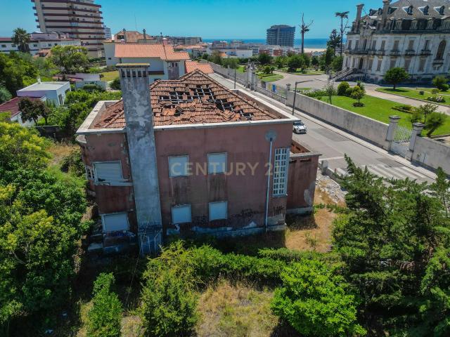 Moradia icónica para reabilitar em frente ao Palácio Sotto Mayor — Figueira da Foz