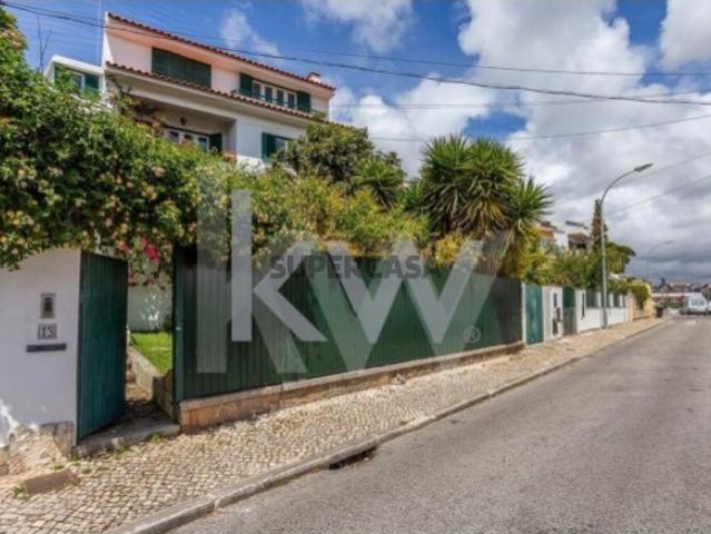 Moradia independente | 230m2 área útil | Jardim + Garagem | Varandas com vista Mar e Campo, Caxias