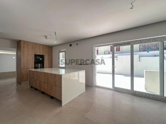 Moradia Independente T3 TOTALMENTE RENOVADA Terraço e Logradouro Torres Vedras