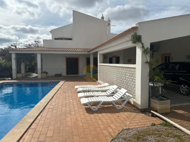 Moradia Independente T3 com Piscina 164m² Alcantarilha e pêra