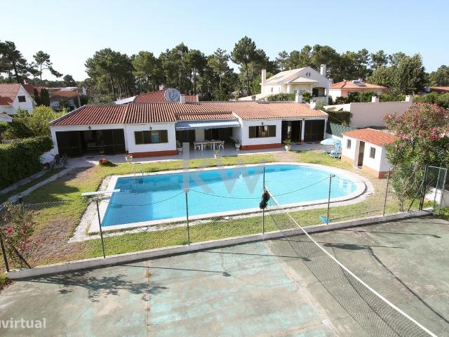 10% yield Moradia independente T11 com piscina, campo de jogos, em l