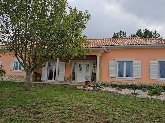 Moradia independente T3+1 com piscina e anexo, em Lamas, Cadaval