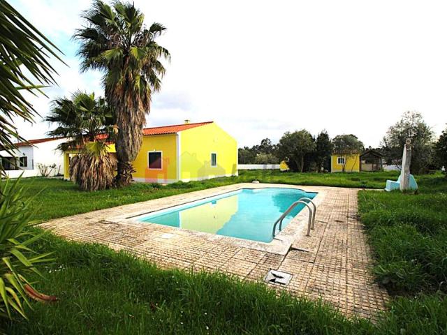 Moradia Independente T3+2 de piso único c/piscina Glória do Ribatejo