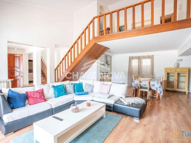 Moradia independente | T4 | 26064064636
