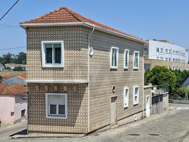 Moradia Independente T4 T2+T2 com Garagem Fechada, Terraço e Jardim – Ermesinde