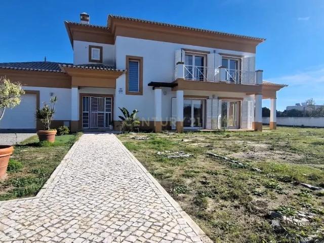 Moradia independente T4 Quinta do Conde