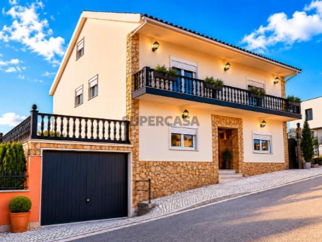 Moradia independente T6+1 no Bairro de Casal Novo