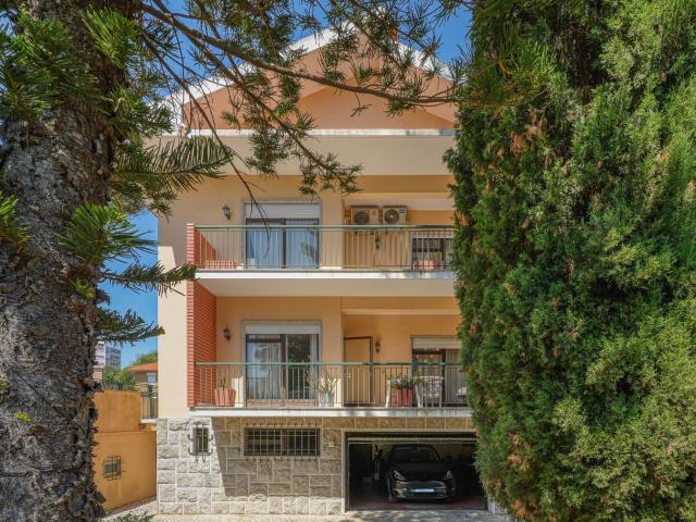 Moradia independente T8 com jardim, pomar e garagem | Nova Oeiras