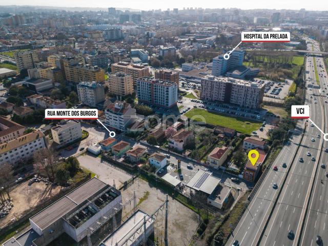 Imóvel Versátil no Porto | Ideal para Habitação, Empresa, Investimento