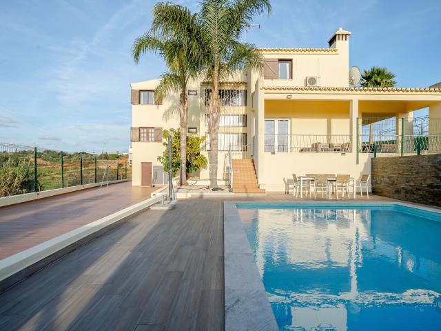 Moradia Independente V5 com piscina privada e terreno| Albufeira