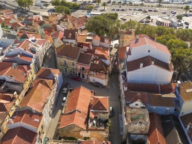 Moradia independente à venda no centro histórico de Setúbal