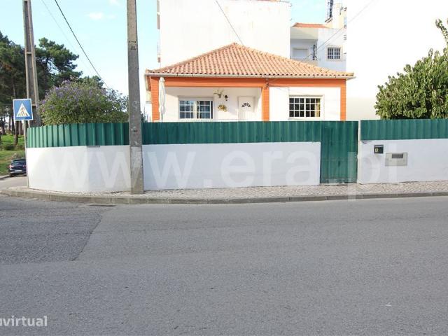Moradia Independente Bifamiliar na Quinta do Conde