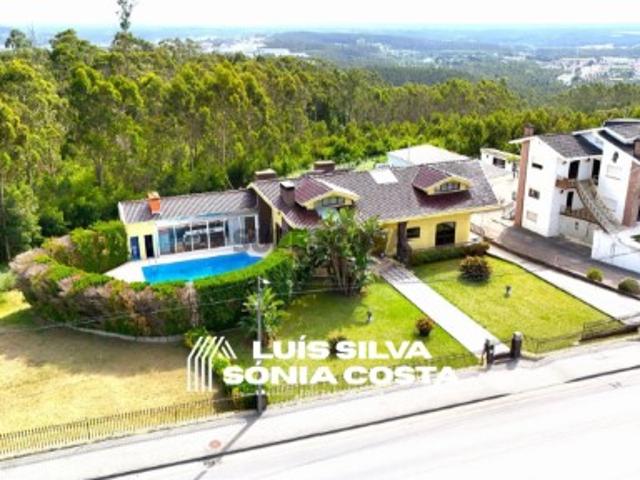 Moradia Independente c/ Piscina, Salão & Cozinha Exterior de Festas, Balneários, Pomar 597m2 de construção!