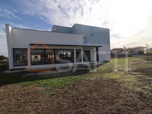 Moradia Independente Com Espaço Comercial Tocha 747m² Tocha