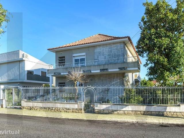 Moradia independente em Linda a Velha