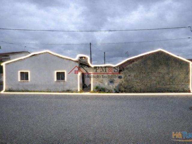 Moradia independente em Milagres, Leiria | 26064073678