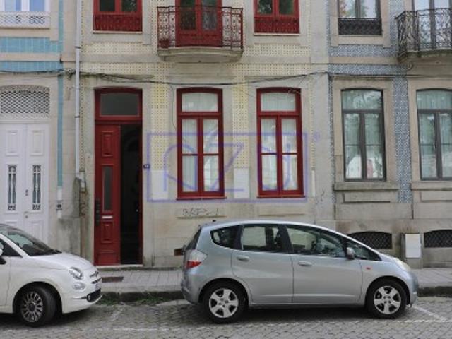 Moradia independente na Rua Barão de São Cosme