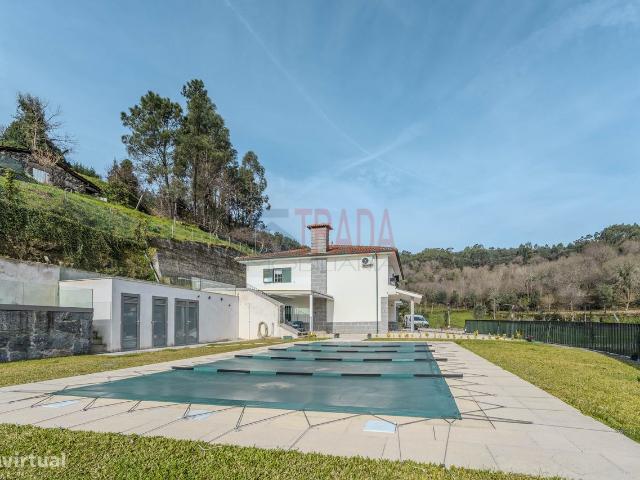 Moradia individual T4 com piscina de gua salgada Prado So Migue.