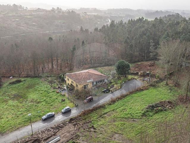 Moradia individual, inserida num amplo lote de 1.000 m², ide. 0m² Pico de Regalados, Gondiães e Mós