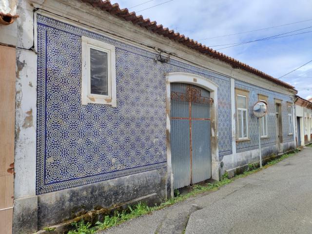 Moradia para reabilitar em Esgueira