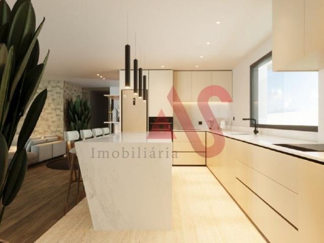 Moradia individual T3+1 comSute e Closet, Garagem, Escritrio, em
