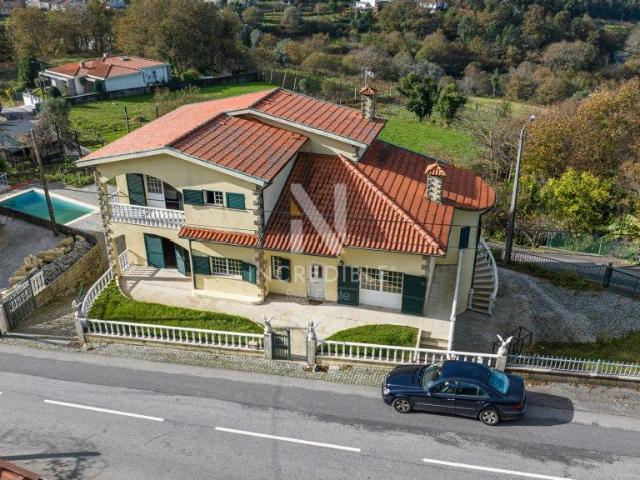Moradia individual T3 com piscina em Portela do Vade Vila Verde