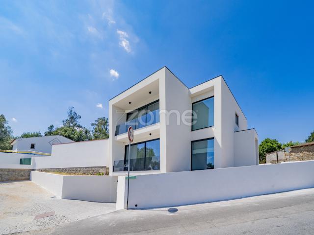 Moradia individual T3 All Suites em Prado Vila Verde